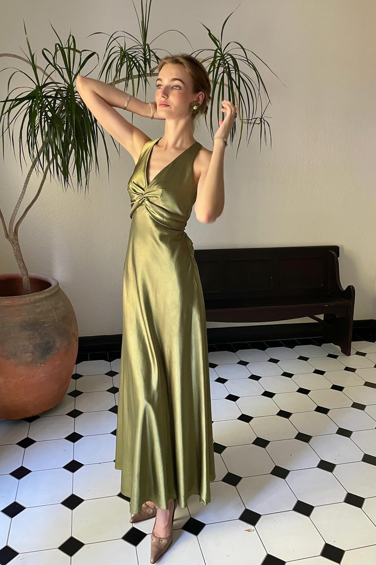 Dressystars Stylish Sheath V Neck Green Long Party Dress With Open Back Bowknot Formal Evening Gown