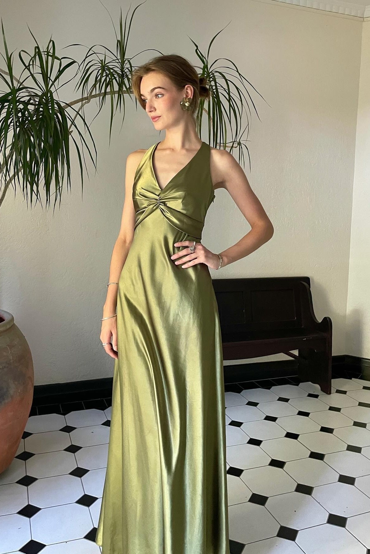 Dressystars Stylish Sheath V Neck Green Long Party Dress With Open Back Bowknot Formal Evening Gown