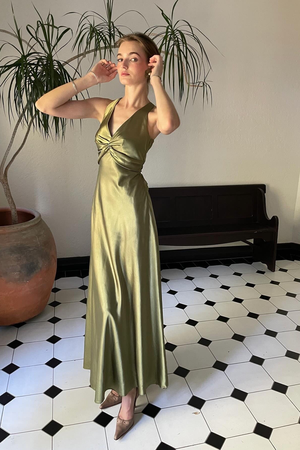 Dressystars Stylish Sheath V Neck Green Long Party Dress With Open Back Bowknot Formal Evening Gown