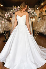 Dressystars Sweetheart White Wedding Dress Strapless A Line Satin Bridal Gown With Pockets