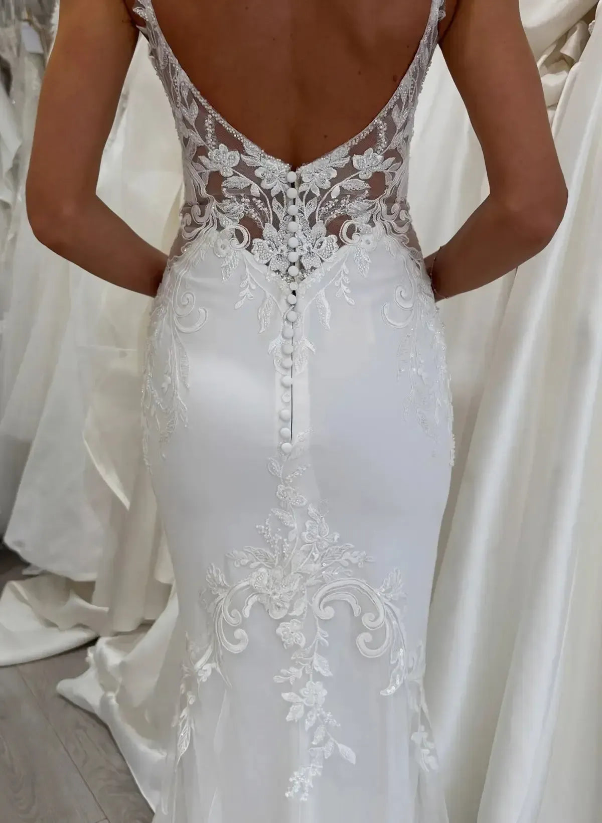Dressystars Trumpet Mermaid Plunge Neck Sleeveless Court Train Elastic Satin Wedding Dress with Appliques