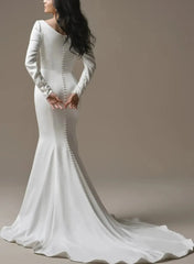 Dressystars Trumpet Mermaid Scoop Neck Long Sleeves Court Train Crepe Satin Wedding Dress with Beading
