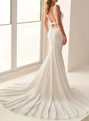 Dressystars Trumpet Mermaid Square Neckline Sleeveless Court Train Crepe Satin Wedding Dress with Bow