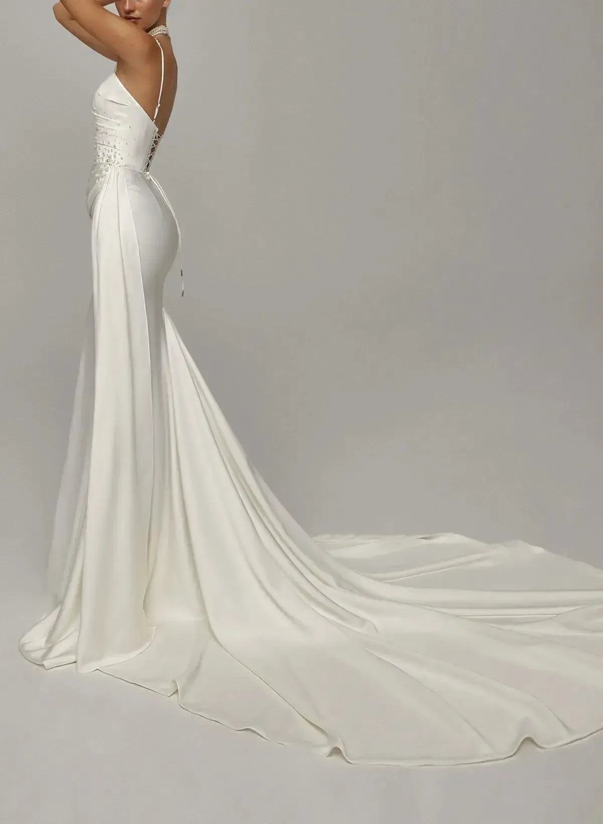 Dressystars Trumpet Mermaid Sweetheart Sleeveless Chapel Train Crepe Satin Wedding Dress with Beading