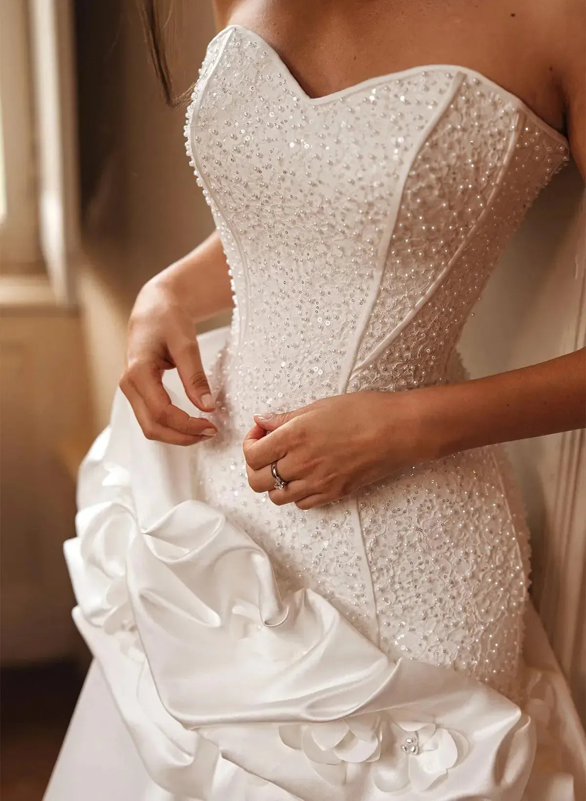 Dressystars Trumpet Mermaid Sweetheart Sleeveless Chapel Train Satin Wedding Dress with Flowers