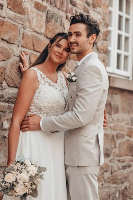 Dressystars White Wedding Dress A Line Lace Chiffon Sleeveless Backless Bridal Gown