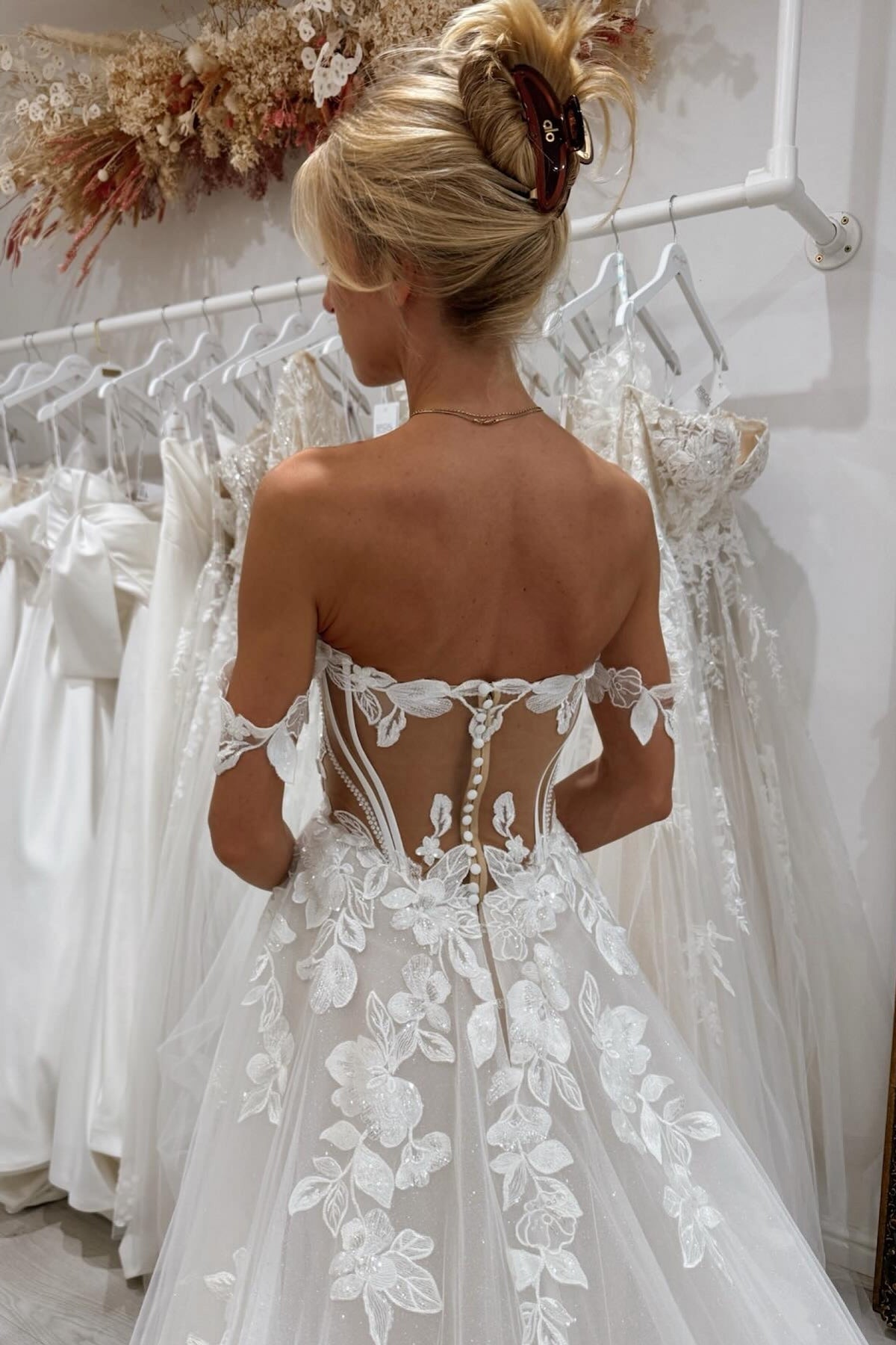 Dressystars White Wedding Dress A Line Lace Off The Shoulder Sleeveless Cathedral Train Tulle Bridal Gown With Appliques
