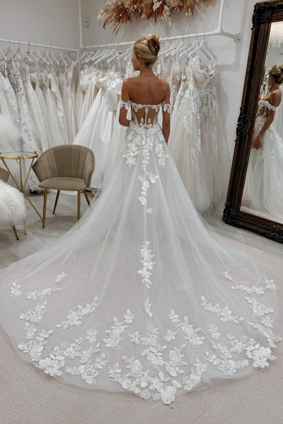 Dressystars White Wedding Dress A Line Lace Off The Shoulder Sleeveless Cathedral Train Tulle Bridal Gown With Appliques
