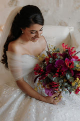 Dressystars White Wedding Dress A Line Lace Strapless Off The Shoulder Sleeveless Ball Gown Tulle Bridal Gown