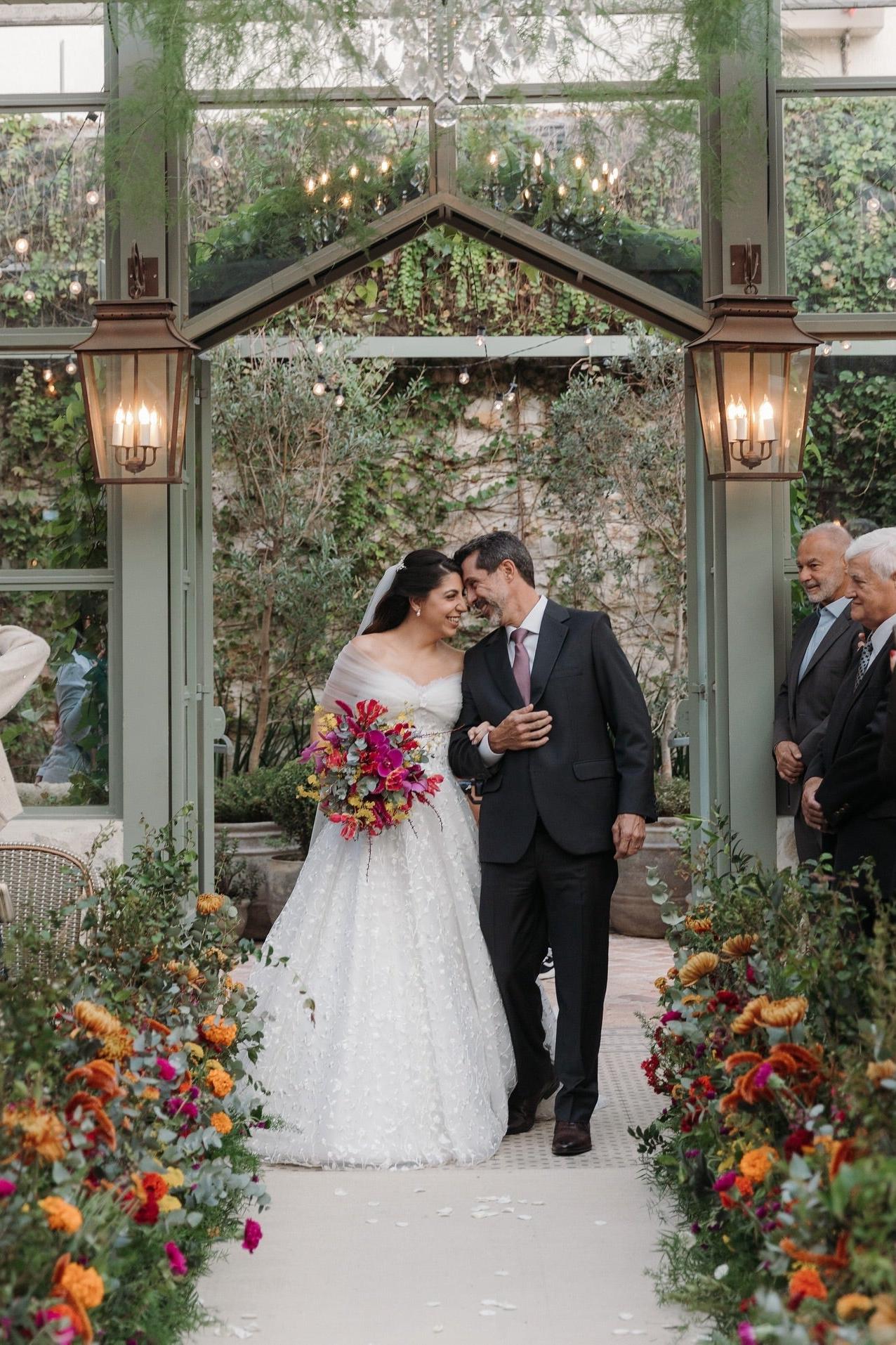 Dressystars White Wedding Dress A Line Lace Strapless Off The Shoulder Sleeveless Ball Gown Tulle Bridal Gown