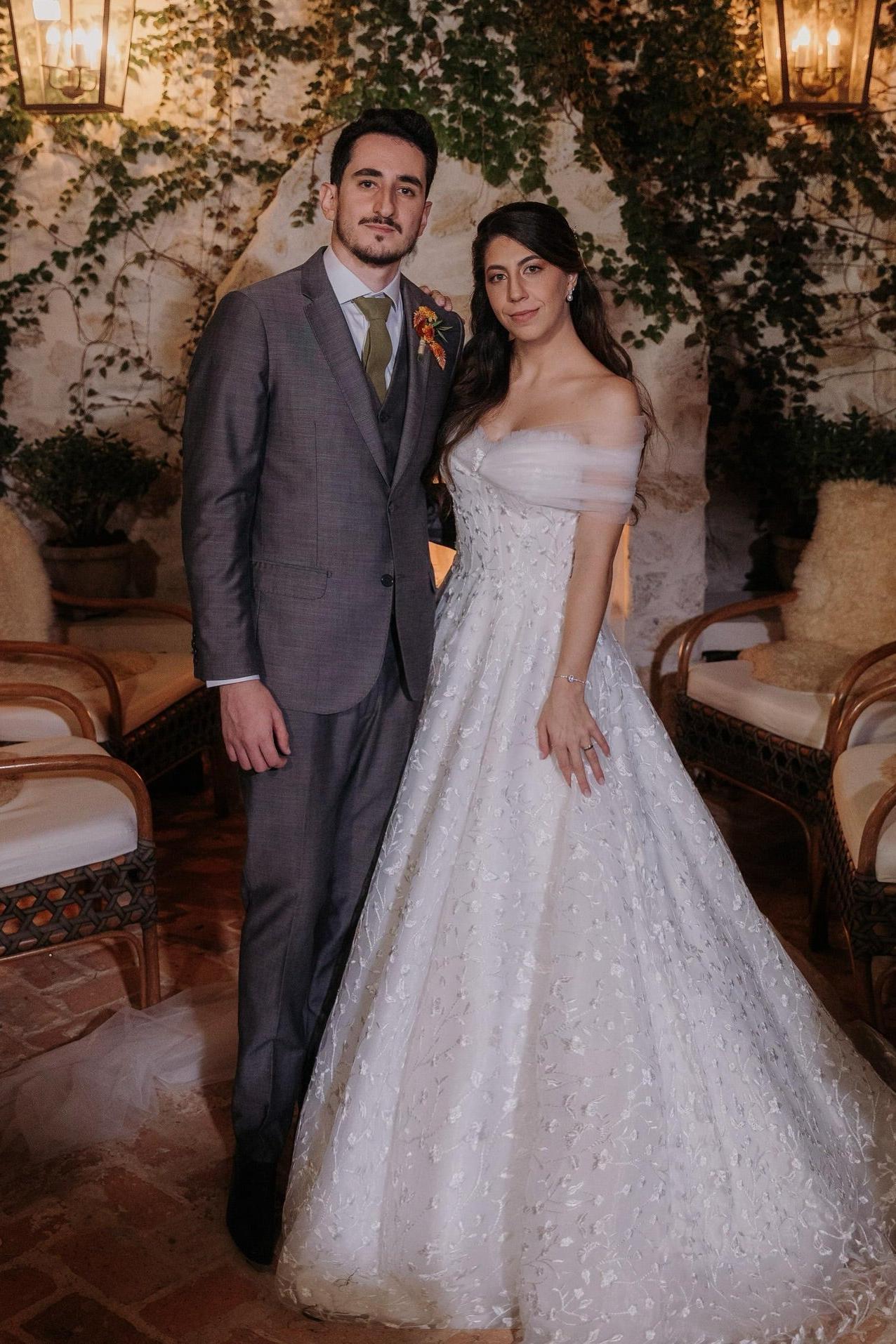 Dressystars White Wedding Dress A Line Lace Strapless Off The Shoulder Sleeveless Ball Gown Tulle Bridal Gown