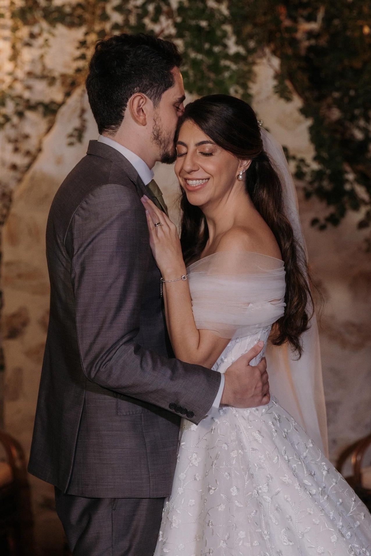 Dressystars White Wedding Dress A Line Lace Strapless Off The Shoulder Sleeveless Ball Gown Tulle Bridal Gown