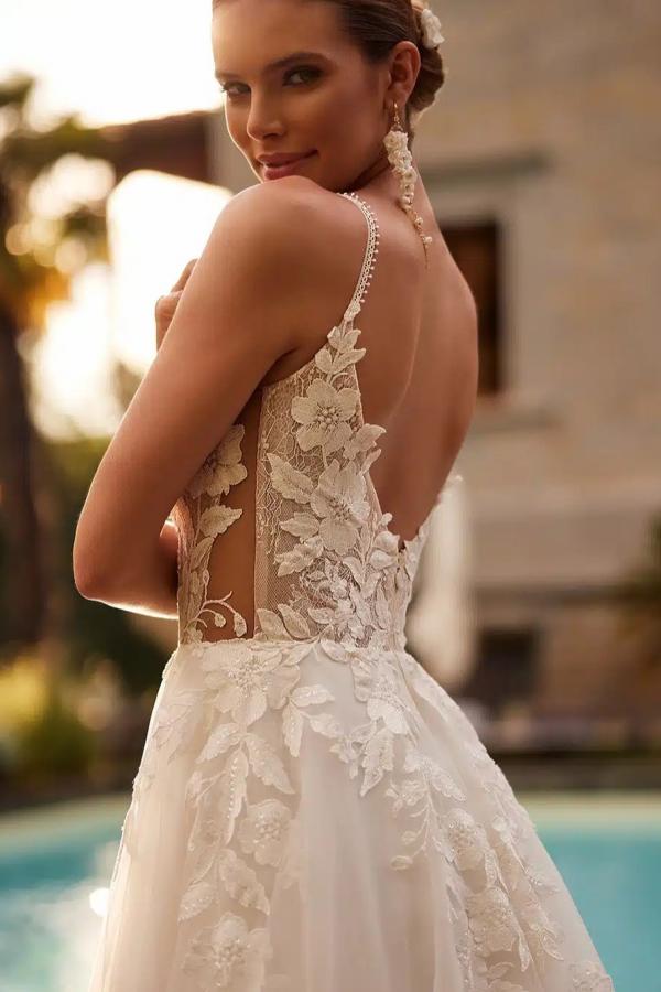 Dressystars White Wedding Dress A Line Spaghetti Strap V Neck Beaded Sleeveless Tulle Bridal Gown With Appliques