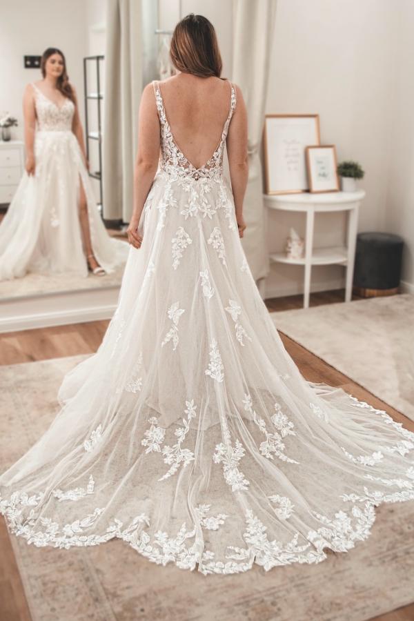 Dressystars White Wedding Dress A Line Spaghetti Strap V Neck Sleeveless Tulle Split Front Bridal Gown With Appliques