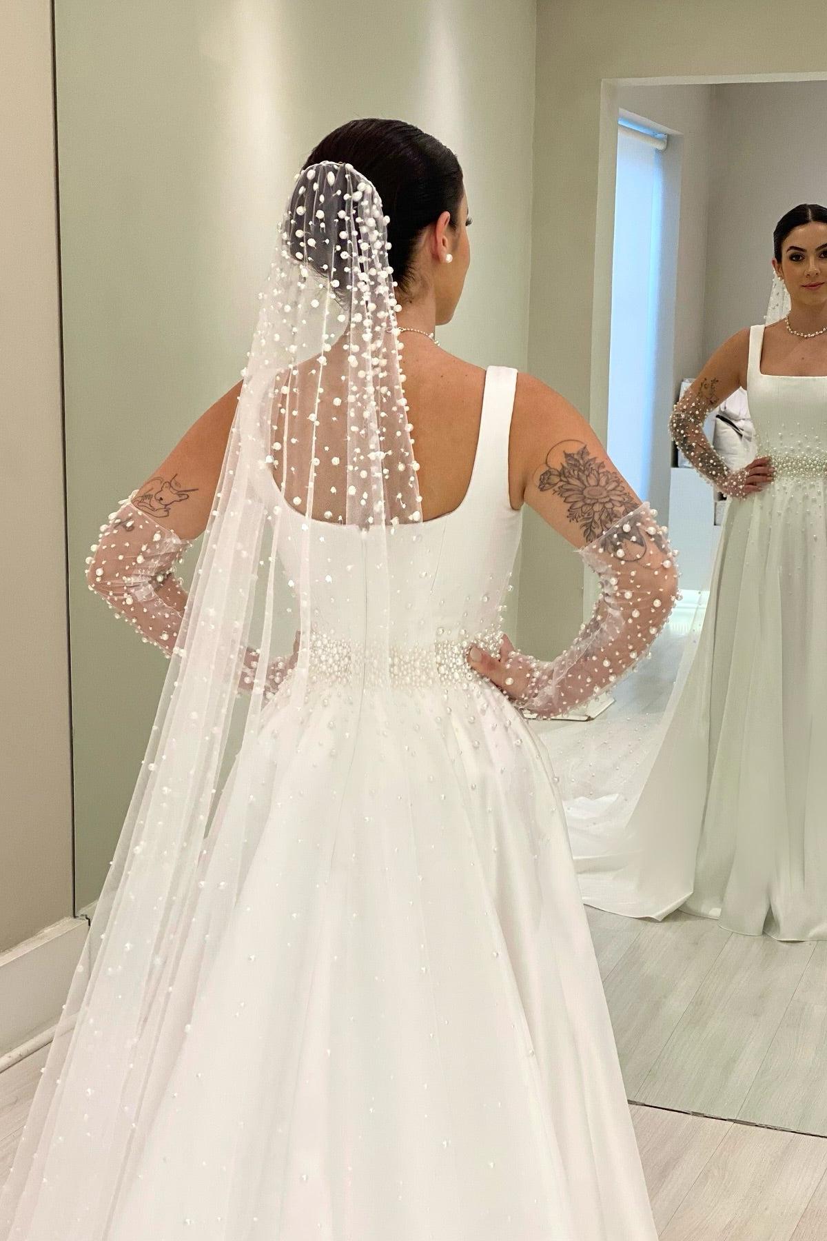 Dressystars White Wedding Dress A Line Spaghetti Straps Sleeveless Beaded Chapel Train Satin Bridal Gown With Pearls