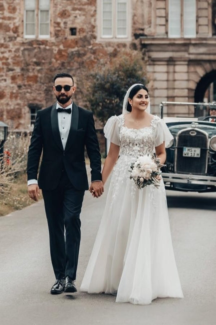 Dressystars White Wedding Dress A Line Square Neck Tulle Lace Bridal Gown With Short Sleeves