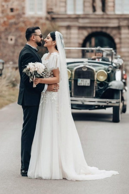 Dressystars White Wedding Dress A Line Square Neck Tulle Lace Bridal Gown With Short Sleeves