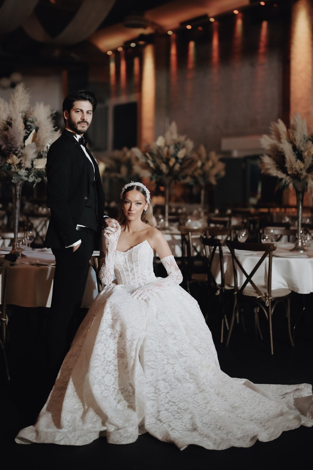 Dressystars White Wedding Dress A Line Strapless Sleeveless Sweep Train Lace Bridal Gown
