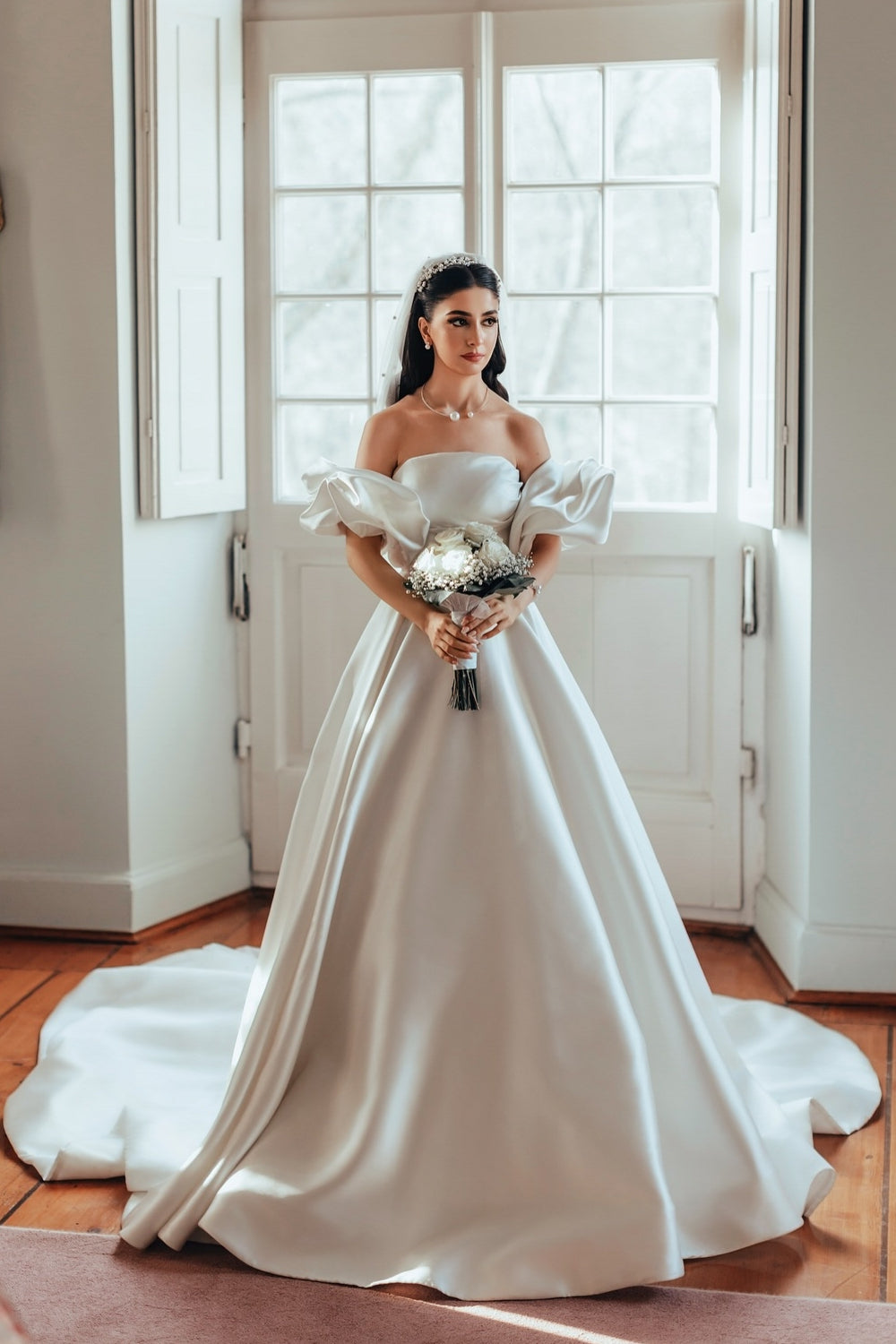 Dressystars White Wedding Dress A Line Strapless Sleeveless Sweep Train Satin Bridal Gown
