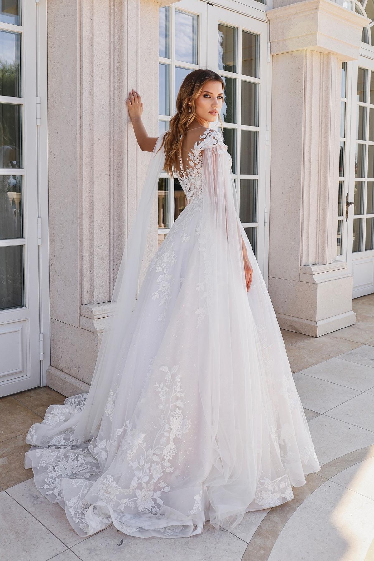 Dressystars White Wedding Dress A Line V Neck Cap Sleeves Lace Tulle Bridal Gown With Appliques