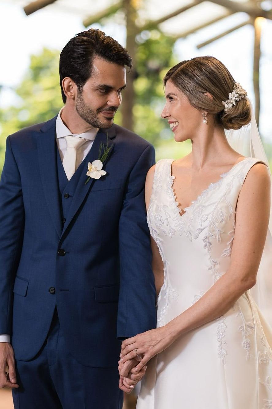 Dressystars White Wedding Dress A Line V Neck Sleeveless Cathedral Train Satin Bridal Gown With Appliques