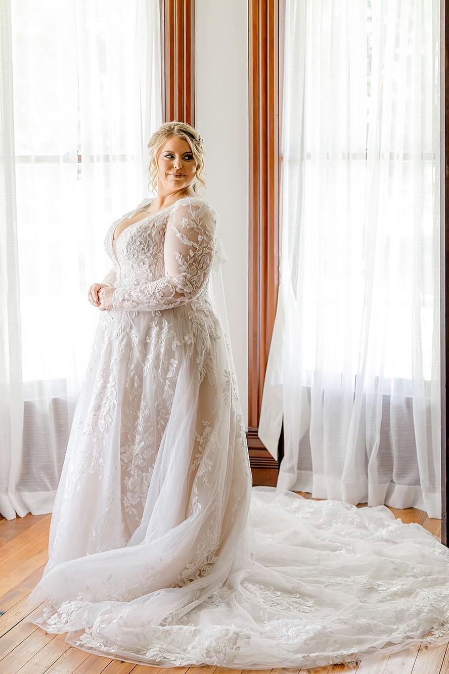 Dressystars White Wedding Dress A Line V Neck Sleeves Lace Chapel Train Bridal Gown With Appliques