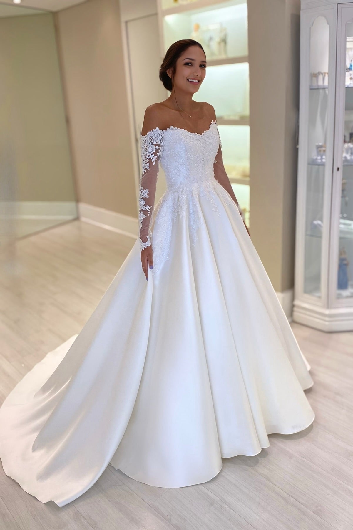 Dressystars White Wedding Dress Ball Gown Off The Shoulder Lace Sleeves Chapel Train Satin Bridal Gown