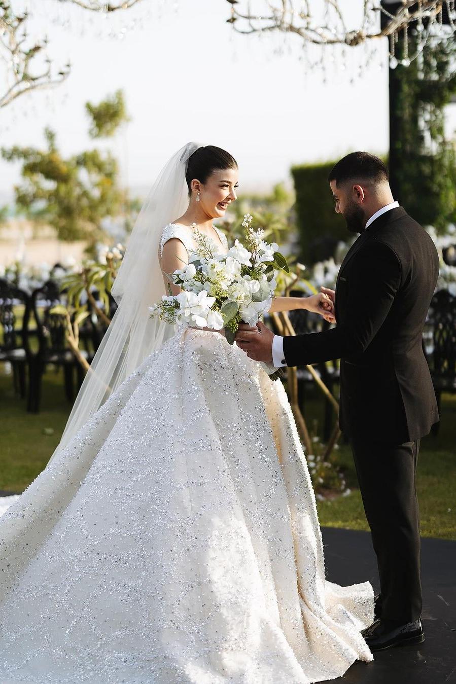 Dressystars White Wedding Dress Ball Gown Square Spaghetti Straps Sleeveless Beaded Sequined Cathedral Train Bridal Gown