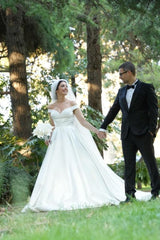 Dressystars White Wedding Dress Ball Gown Strapless Off The Shoulder Sleeveless Beaded Sweep Train Satin Bridal Gown