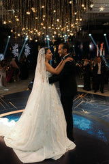 Dressystars White Wedding Dress Ball Gown Sweetheart Sleeveless Sequined Chapel Train Tulle Bridal Gown