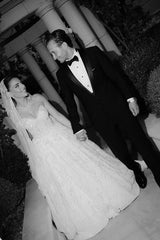 Dressystars White Wedding Dress Ball Gown Sweetheart Sleeveless Sequined Chapel Train Tulle Bridal Gown