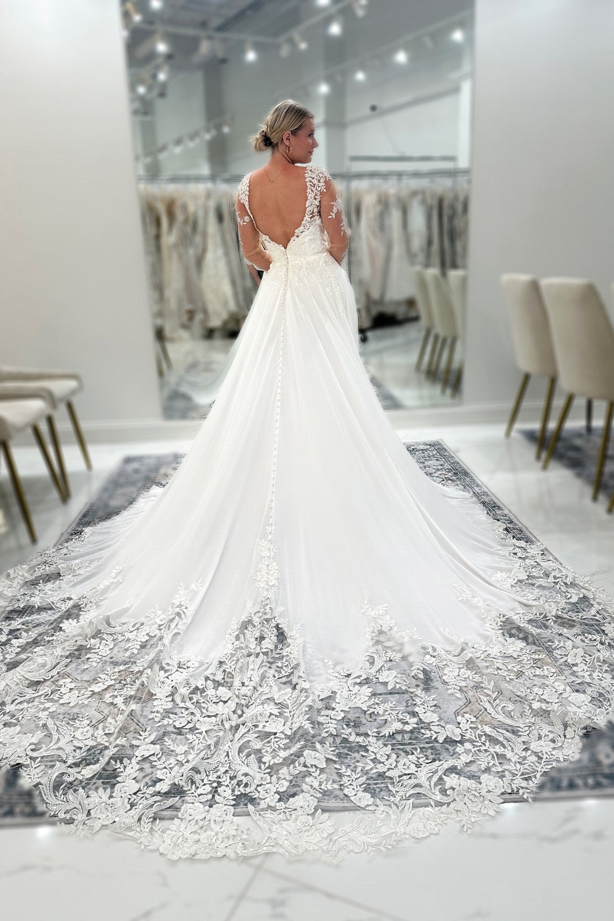 Dressystars White Wedding Dress Lace A Line V Neck Backless Sleeves Cathedral Train Chiffon Bridal Gown