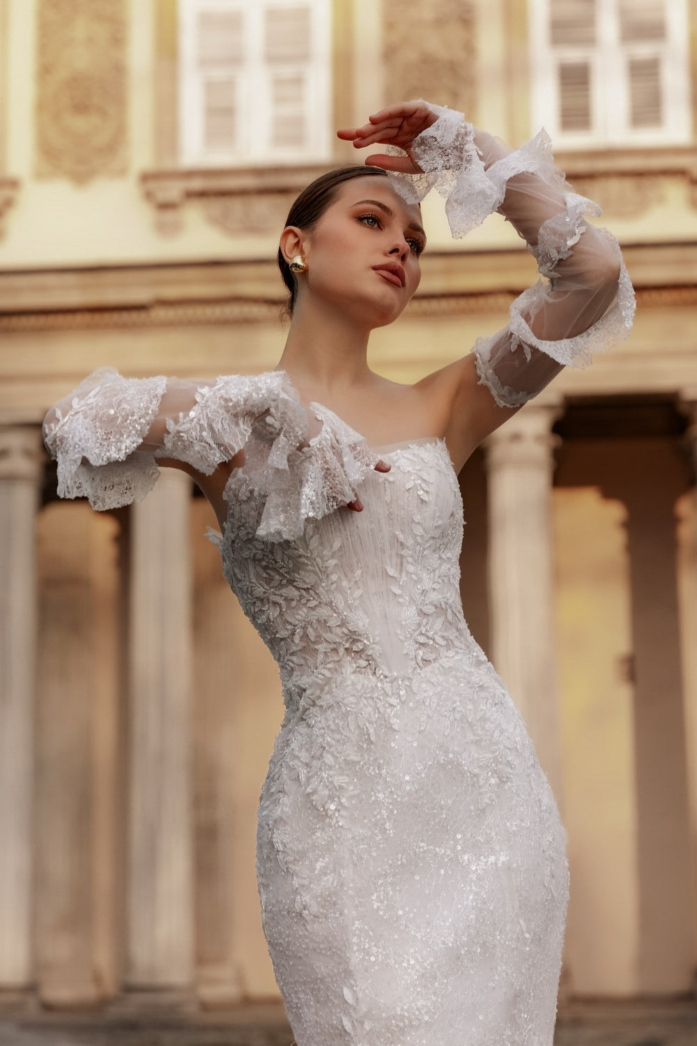Dressystars White Wedding Dress Lace Mermaid Strapless Sequined Sleeveless Panel Train Bridal Gown With Appliques