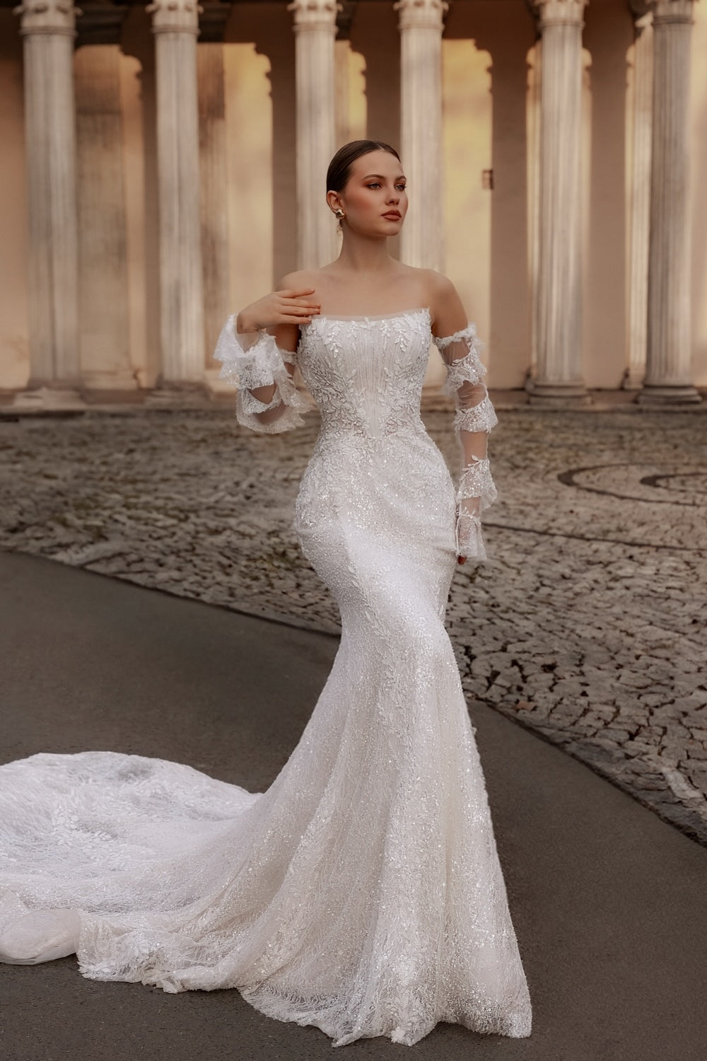 Dressystars White Wedding Dress Lace Mermaid Strapless Sequined Sleeveless Panel Train Bridal Gown With Appliques