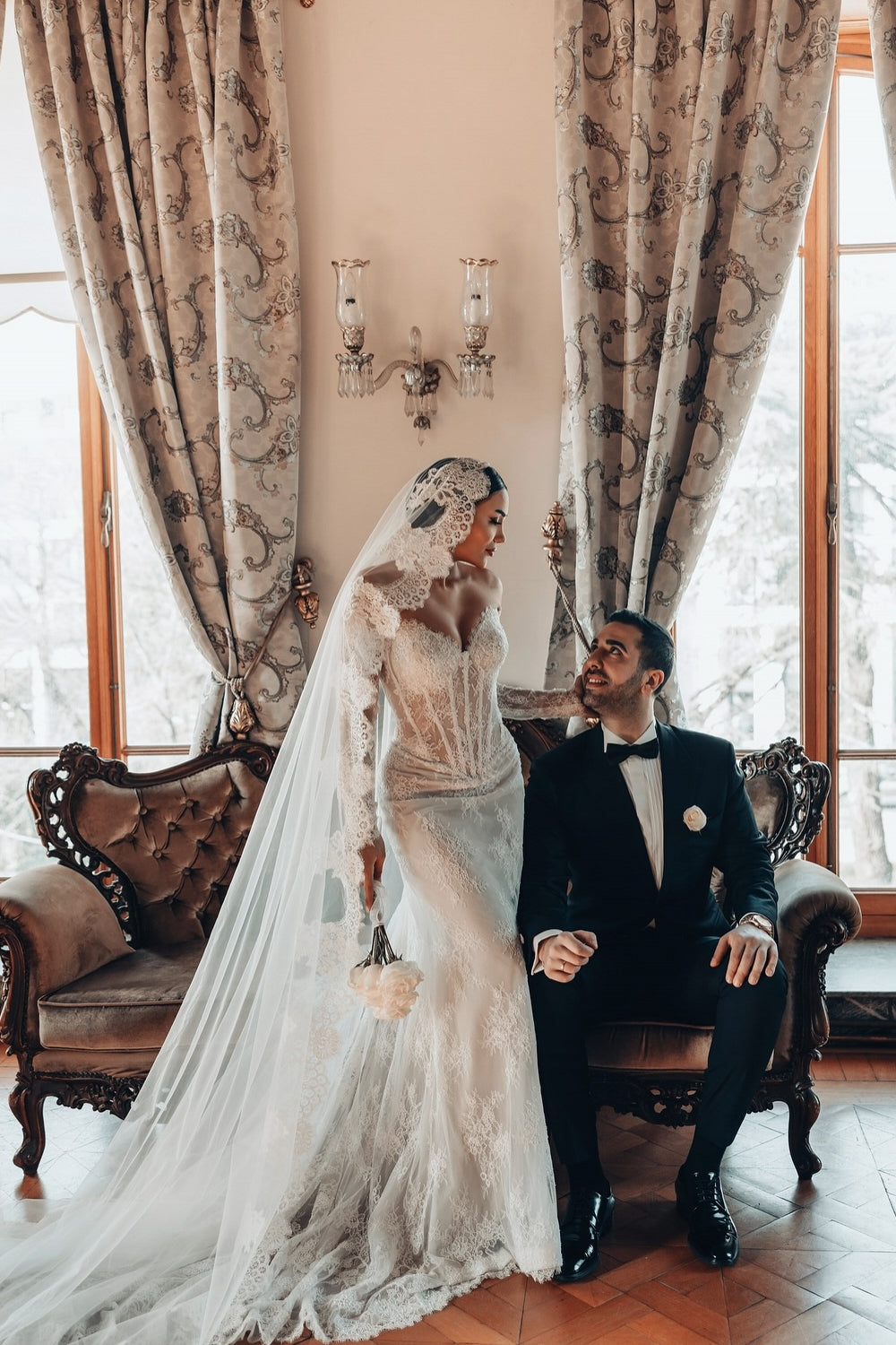 Dressystars White Wedding Dress Lace Mermaid Sweetheart Off The Shoulder Beaded Sleeves Sweep Train Bridal Gown