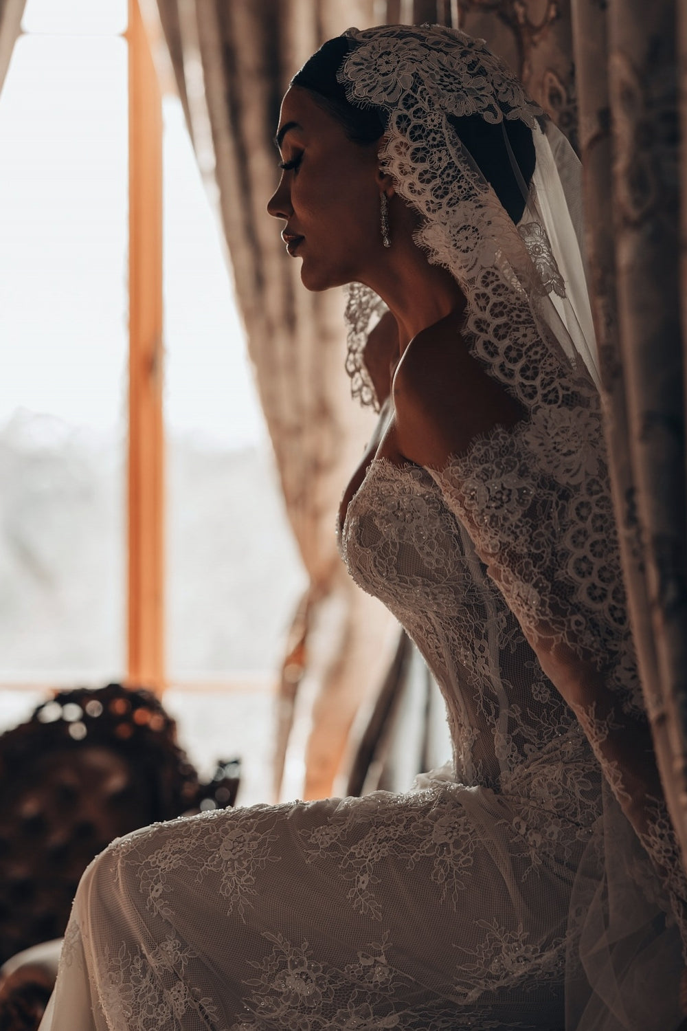 Dressystars White Wedding Dress Lace Mermaid Sweetheart Off The Shoulder Beaded Sleeves Sweep Train Bridal Gown