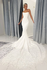 Dressystars White Wedding Dress Lace Mermaid Sweetheart Strapless Sleeveless Cathedral Train Ruffle Satin Bridal Gown
