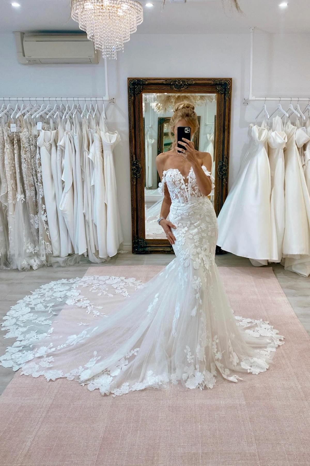 Dressystars White Wedding Dress Lace Mermaid V Neck Spaghetti Strap Sequined Cathedral Train Tulle Bridal Gown With Appliques