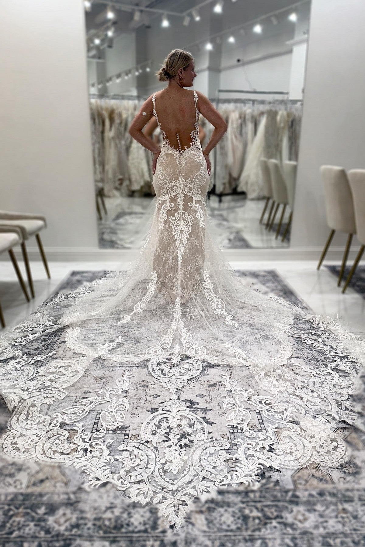 Dressystars White Wedding Dress Lace Mermaid V Neck Spaghetti Strap Sleeveless Backless Cathedral Train Tulle Bridal Gown