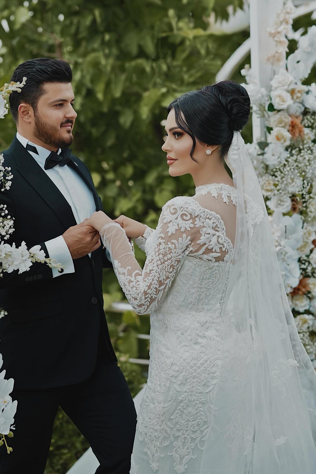 Dressystars White Wedding Dress Mermaid High Neck Lace Sleeves Sequined Tulle Bridal Gown With Appliques