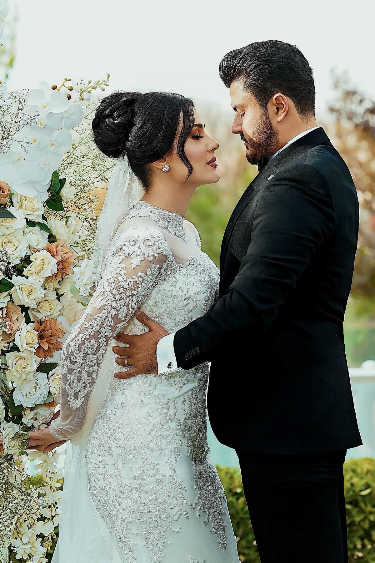 Dressystars White Wedding Dress Mermaid High Neck Lace Sleeves Sequined Tulle Bridal Gown With Appliques