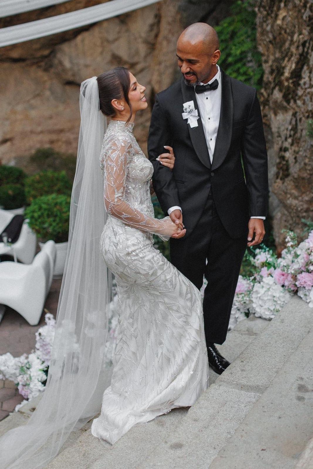 Dressystars White Wedding Dress Mermaid High Neck Sleeves Beaded Sweep Train Tulle Bridal Gown With Sequins