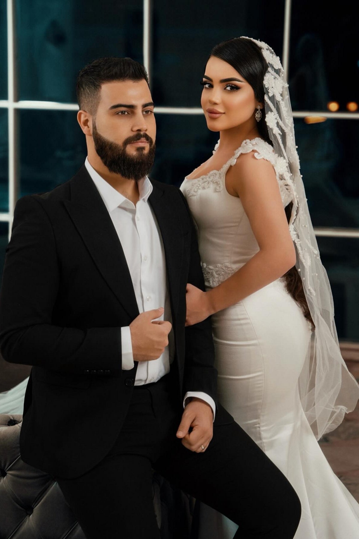 Dressystars White Wedding Dress Mermaid Spaghetti Strap Square Sleeveless Sweep Train Satin Bridal Gown With Appliques