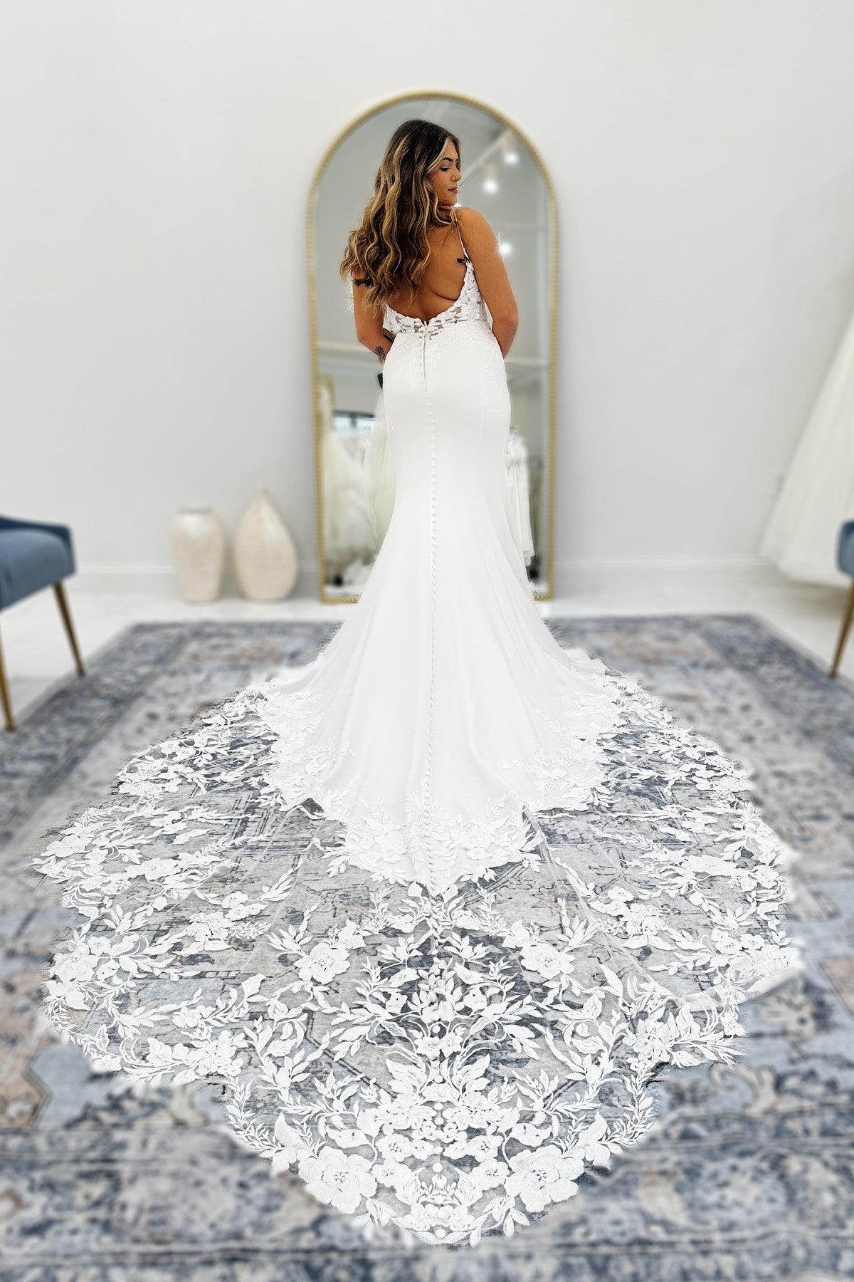 Dressystars White Wedding Dress Mermaid Spaghetti Straps Lace Chapel Train Satin Bridal Gown With Appliques