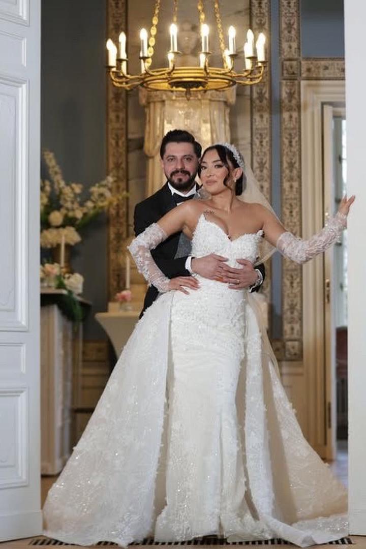 Dressystars White Wedding Dress Mermaid Strapless Sleeveless Lace Bridal Gown With Detachable Panel Train