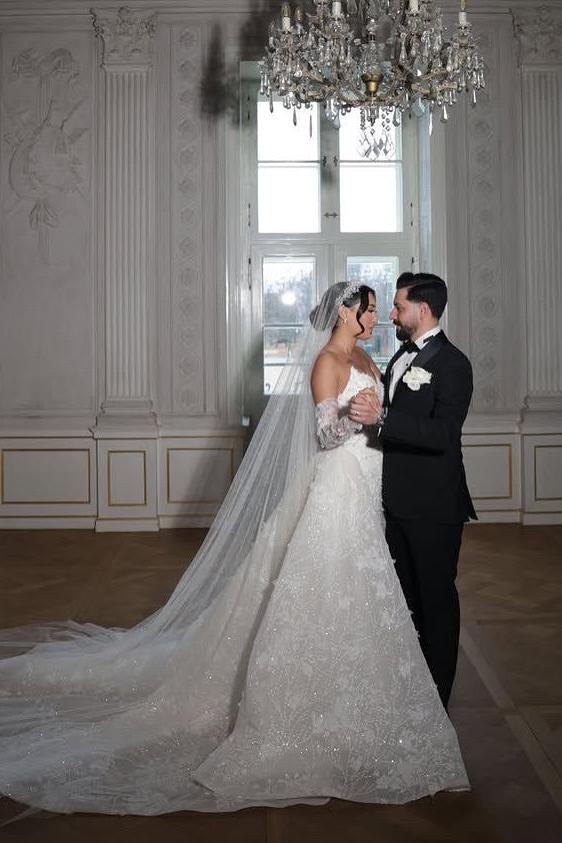 Dressystars White Wedding Dress Mermaid Strapless Sleeveless Lace Bridal Gown With Detachable Panel Train