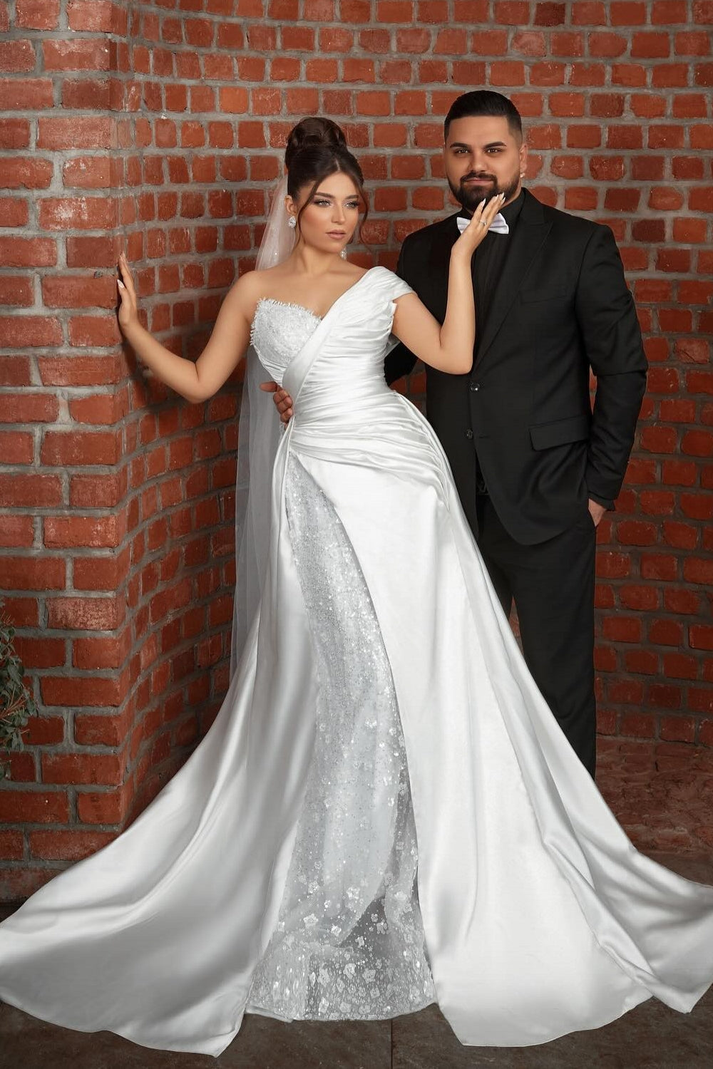 Dressystars White Wedding Dress Mermaid Sweetheart One Shoulder Sleeveless Sequined Lace Panel Train Satin Bridal Gown