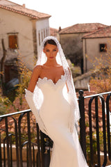 Dressystars White Wedding Dress Mermaid Sweetheart Sleeveless Beaded Sweep Train Satin Bridal Gown With Pearls