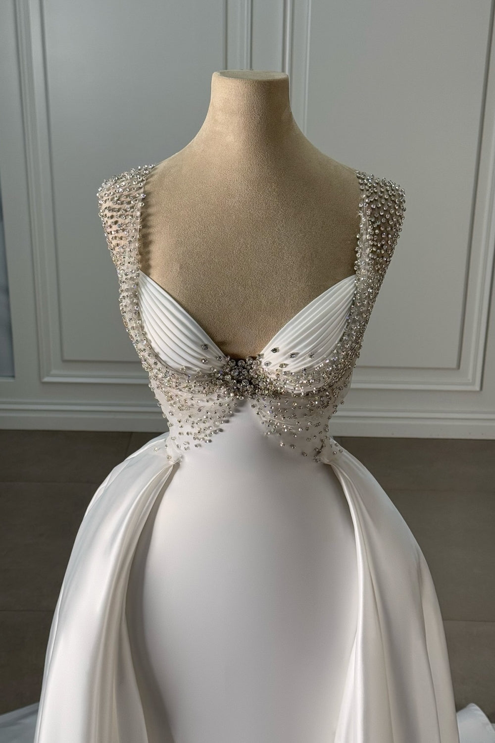 Dressystars White Wedding Dress Mermaid Sweetheart Spaghetti Sleeveless Panel Train Satin Bridal Gown With Beadings