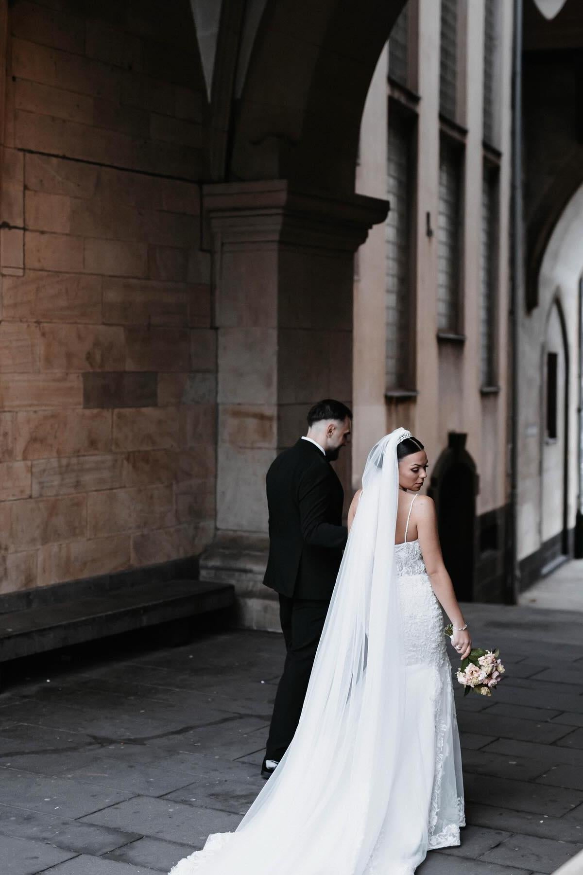 Dressystars White Wedding Dress Mermaid Sweetheart Spaghetti Straps Sleeveless Beaded Sweep Train Tulle Bridal Gown